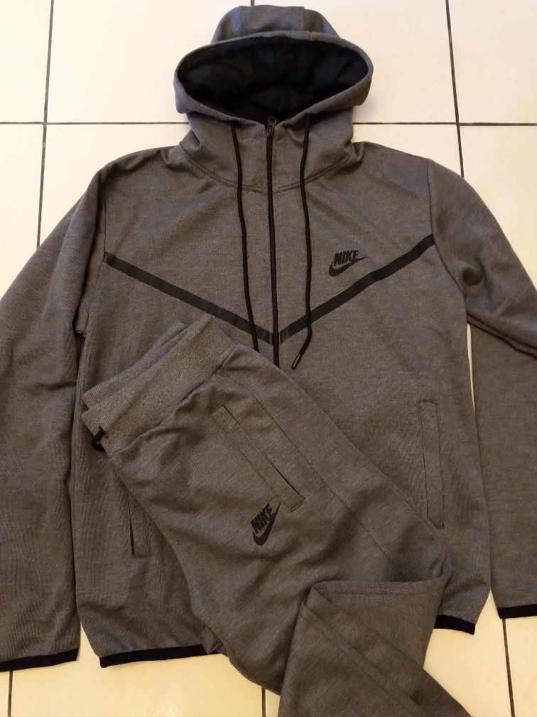 Спортен екип Tech Fleece