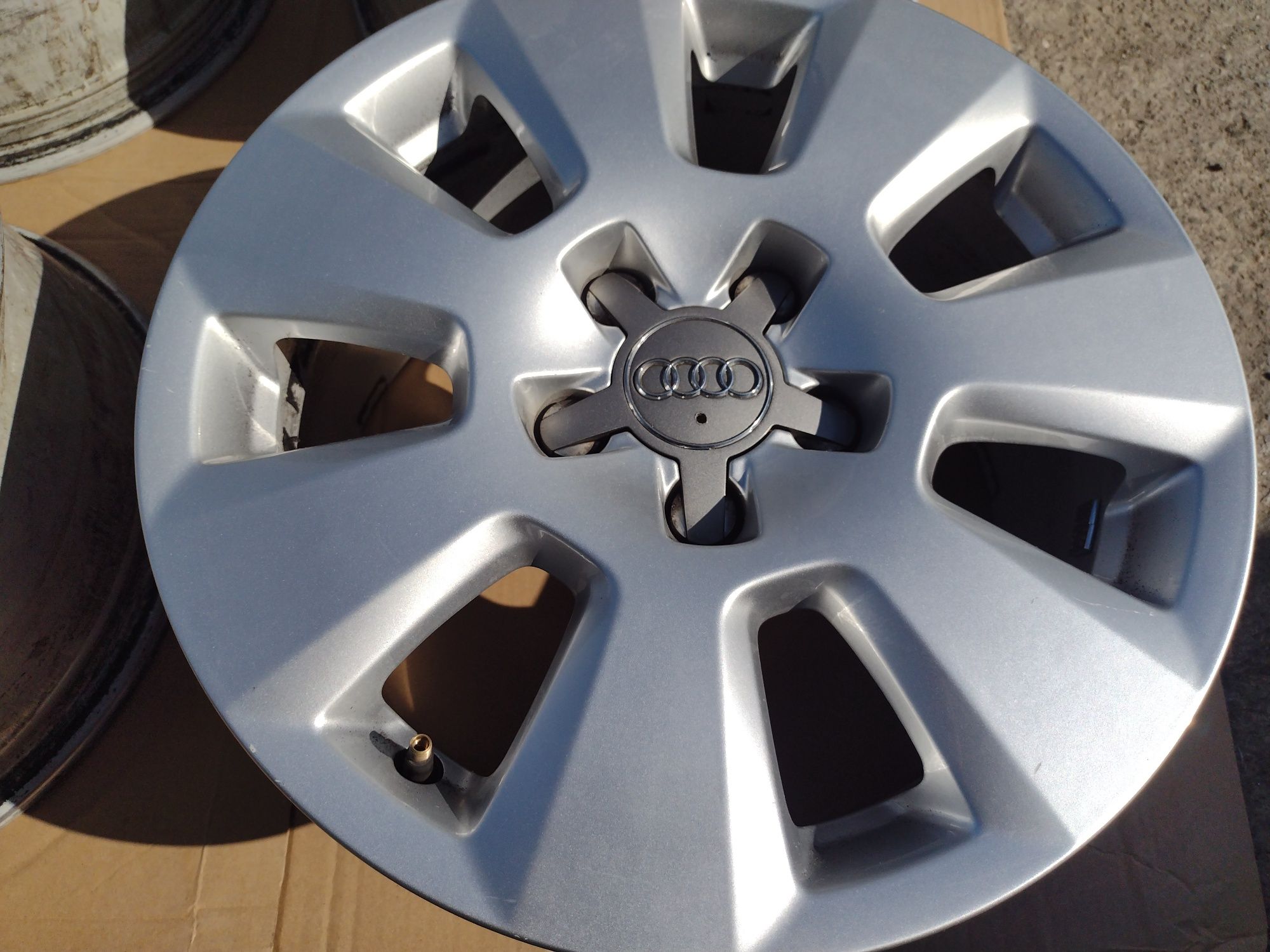 Перфектни 16-5х112 ЕТ37  7.5j Audi A6 4F