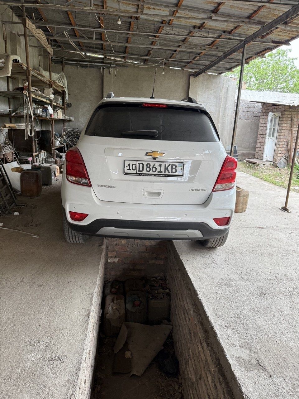 Treker tracker sotiladi yili 19 toza ideal