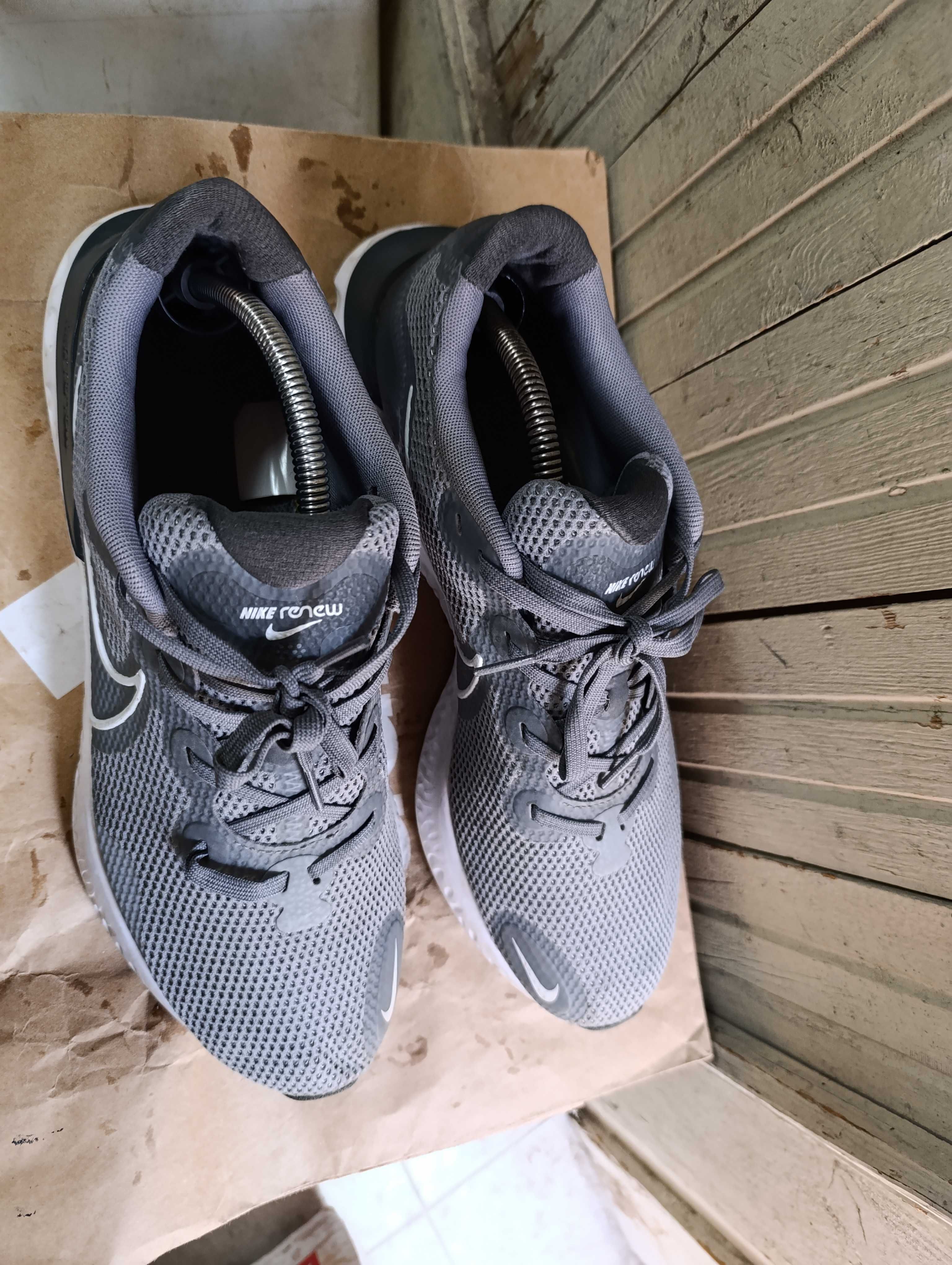 ''NIKE Renew Run Grey''оригинални маратонки 45.5 номер