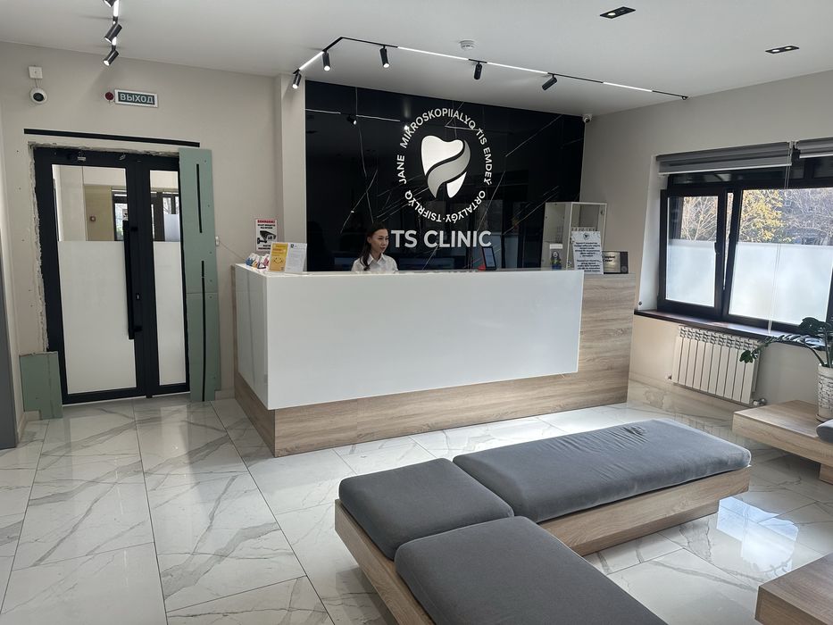 Продам ресепшн с диванами в отличном состоянии