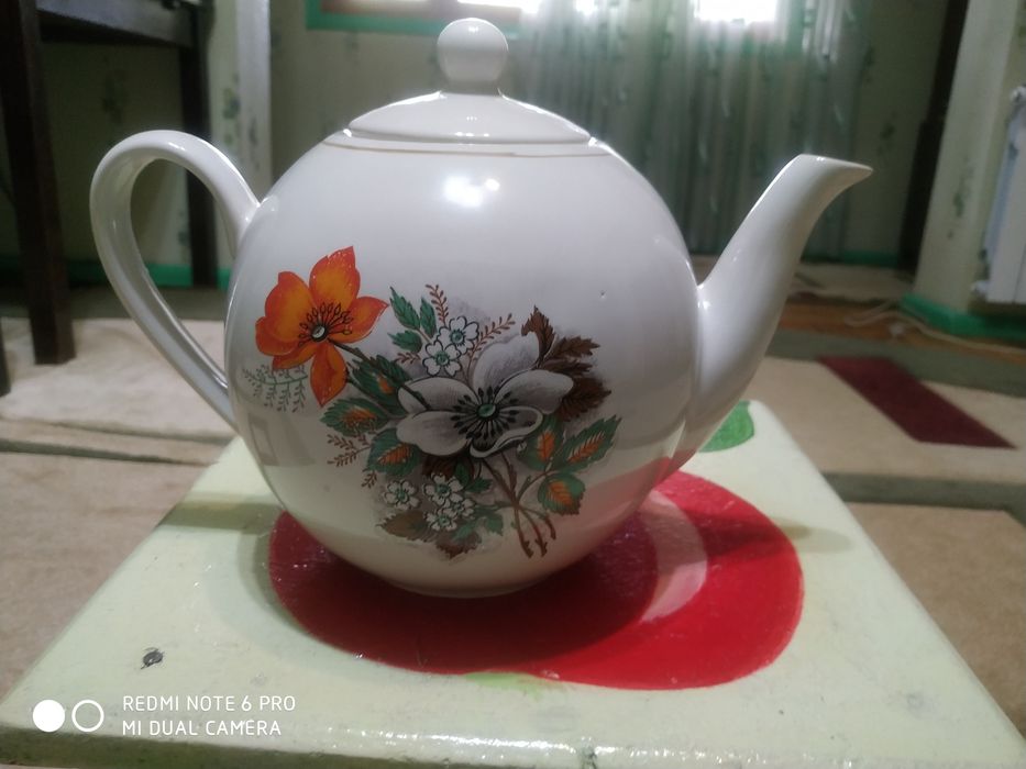 Большие чайники,2 и 2,7 литра