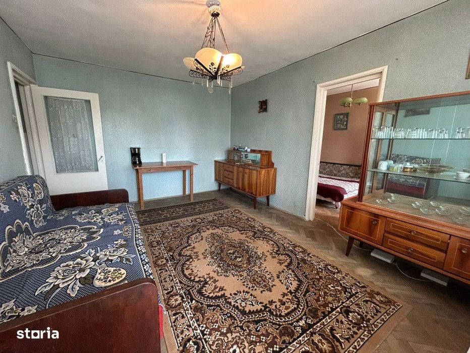 Apartament 2 camere semidecomandate în Craiovița Nouă