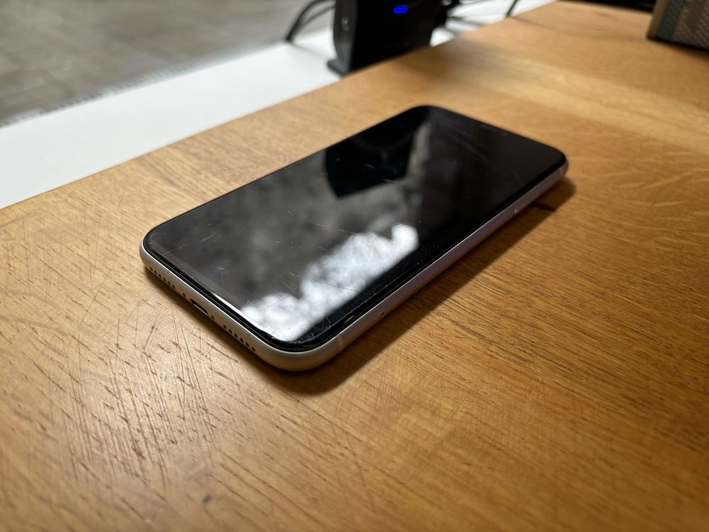 iPhone 11 - 64 gb