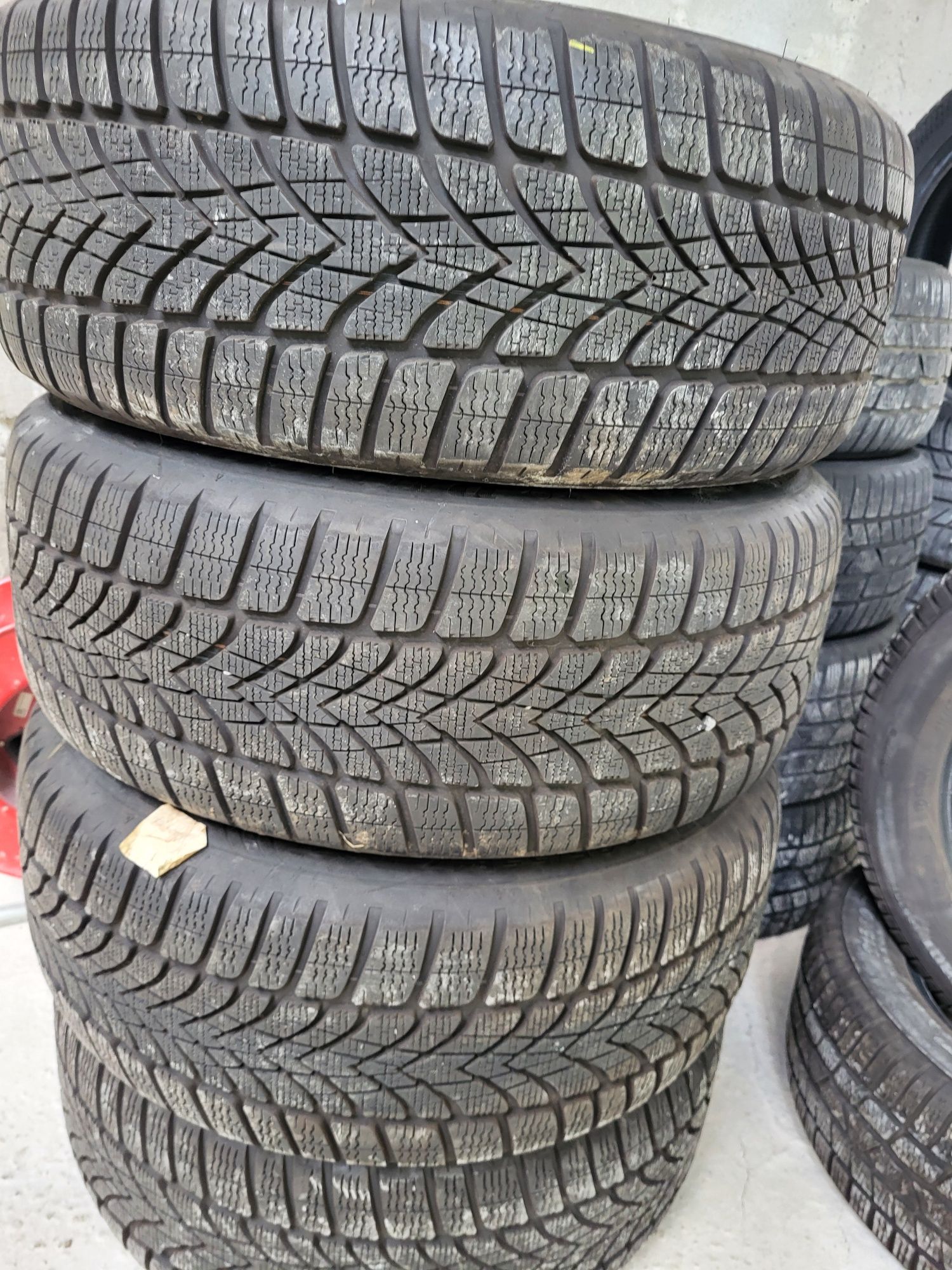 4 бр зимни 225/55/17 Dunlop