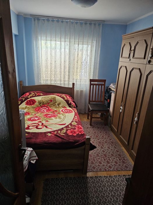 Apartament Husi 4 Camere , 2 Bai , 2 Balcoane , in suprafata de 110 m2