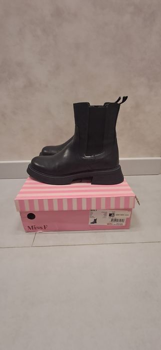 Ботинки женские Челси
Покупала дочке на вырост ) , одела один раз