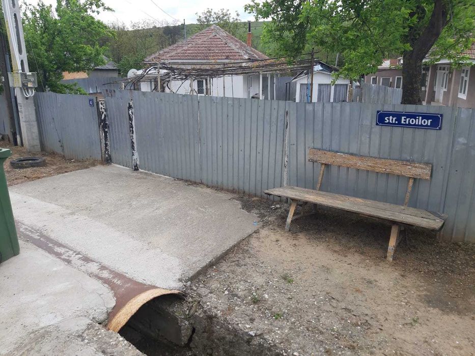 Casa de vanzare cu utilitati