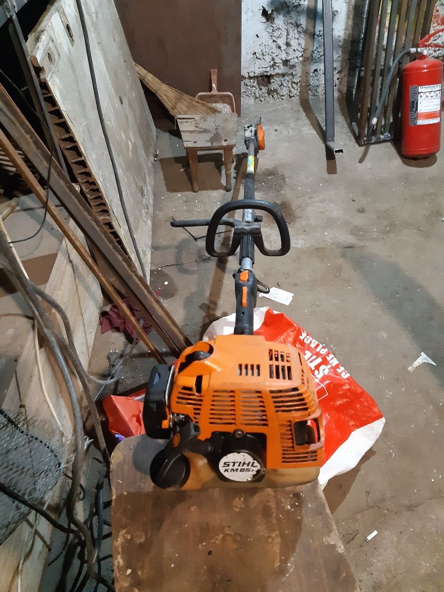 Emondor stihl.drujba toaletat pomi.