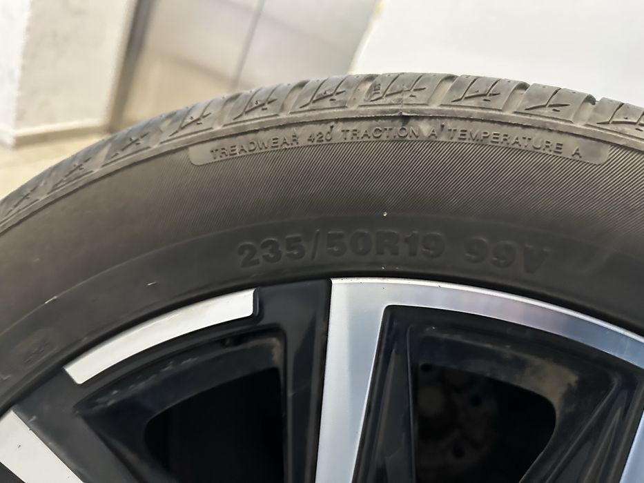 Комплект Шины 235/50/19 с дисками 19/114,3