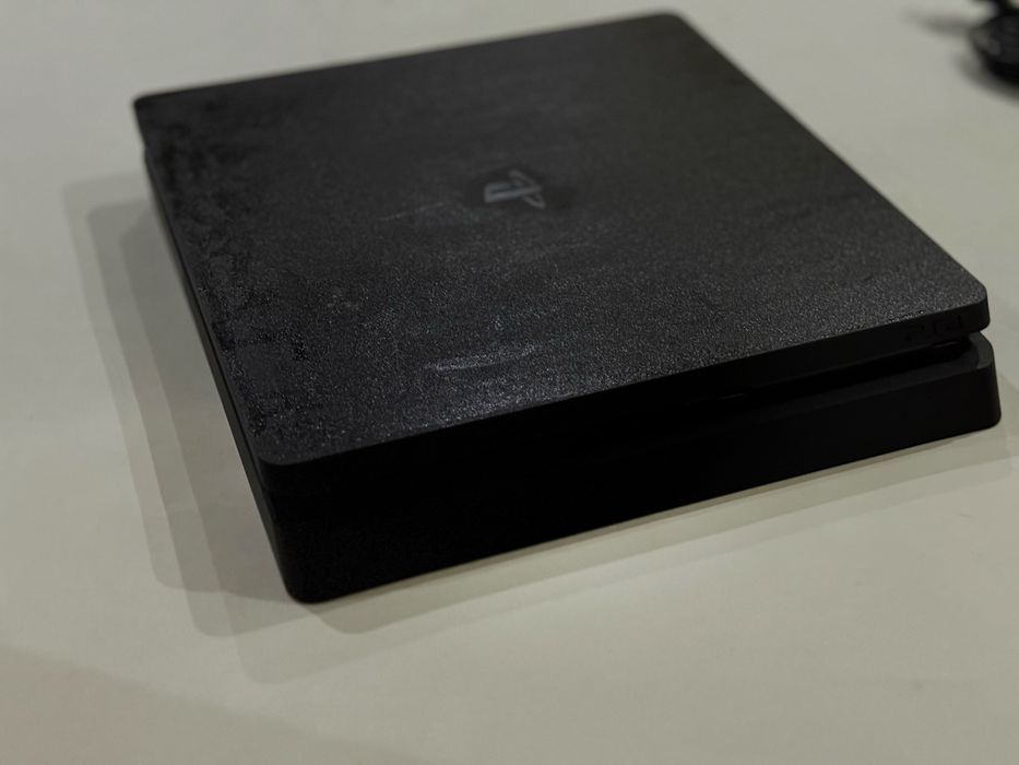 Playstation 4 slim