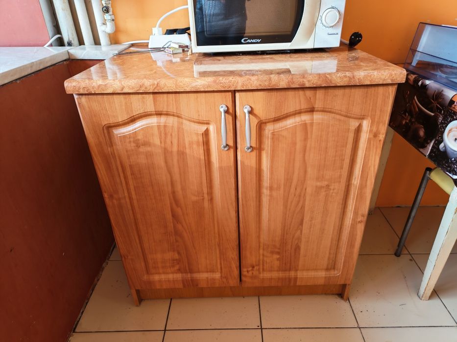 Продавам  шкаф втора употреба