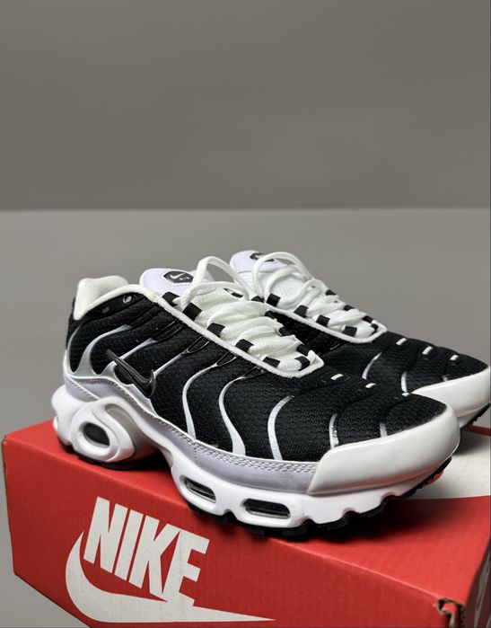 Nike Air Max Plus Black White