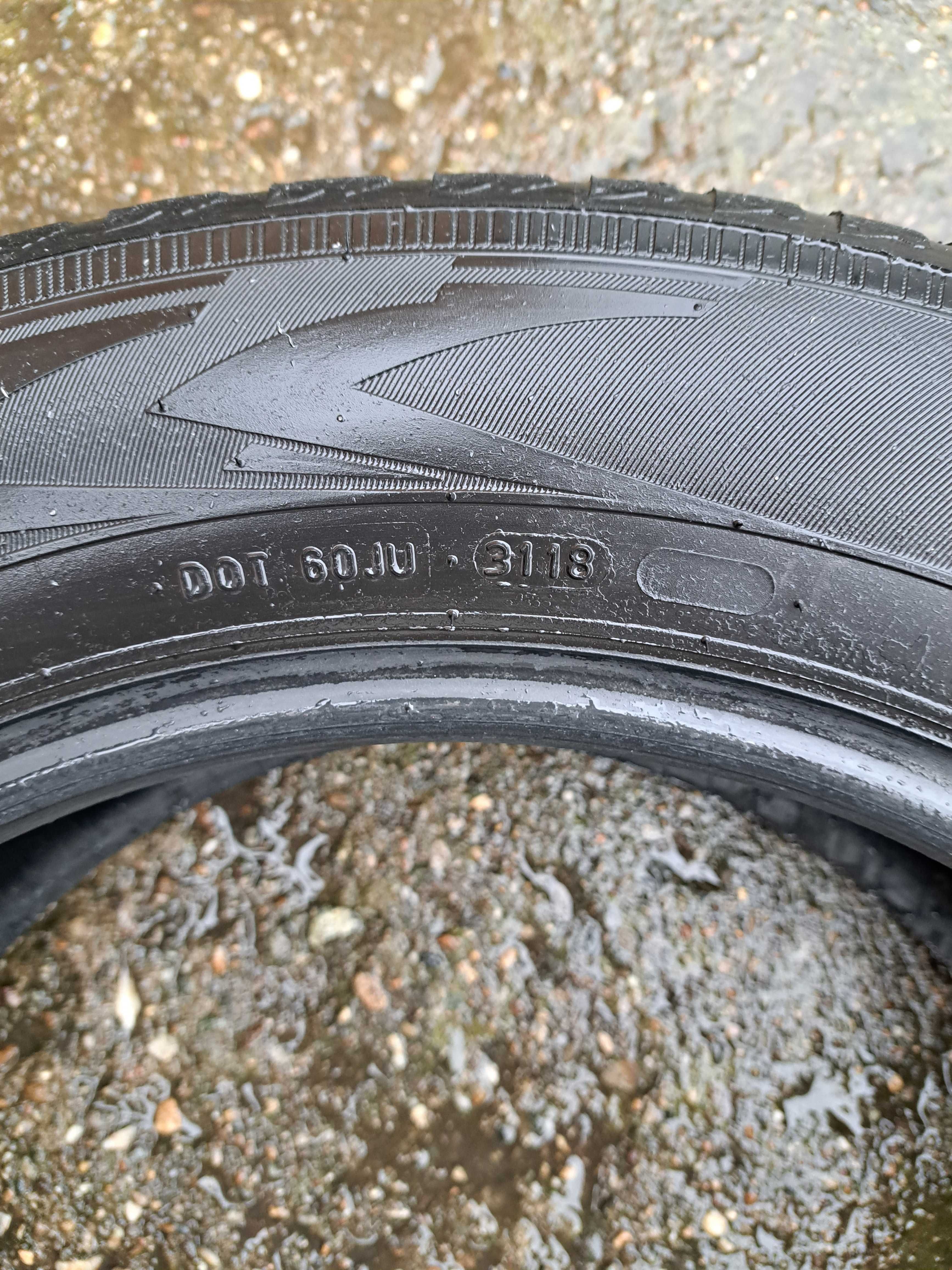 Vând 4 anvelope de iarna NOKIAN WR D4 215/60/R17