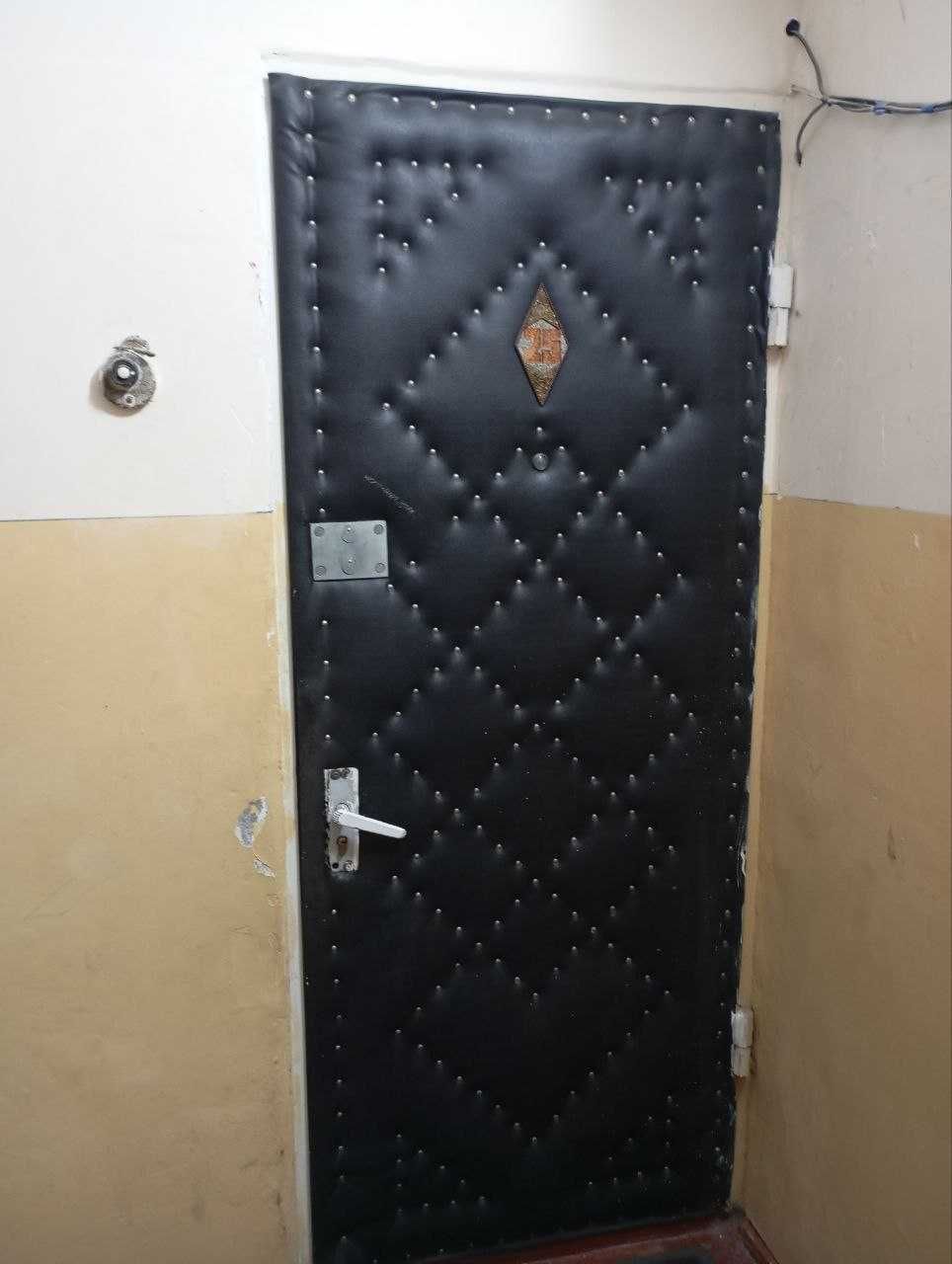 Temir eshik sotiladi.