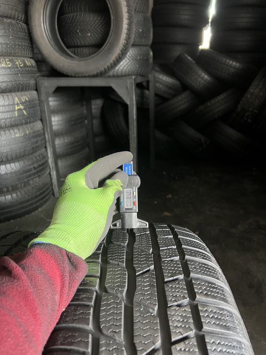 4 anvelope de iarna 215/60/16 Continental 8.2-8.5 mm!