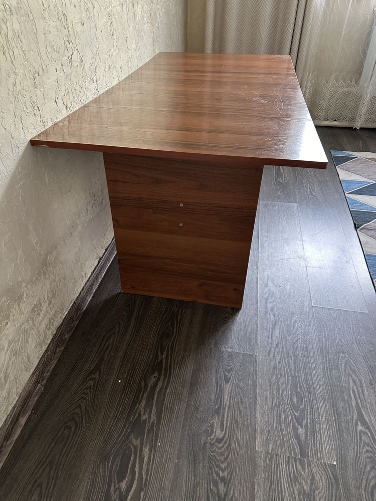 Срочно продаю стол