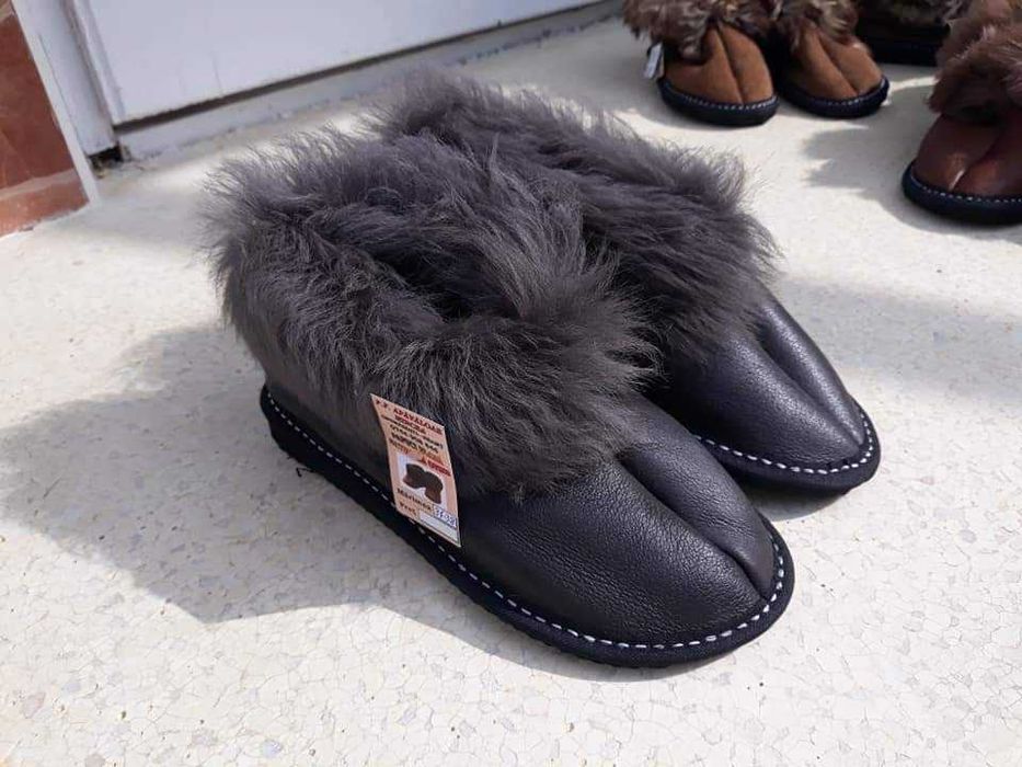 Botoși din blană naturală ovină