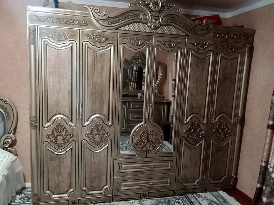 Mebel komplekt sotiladi. 1 oldin olingan. Yangi 1 yil bolgan.