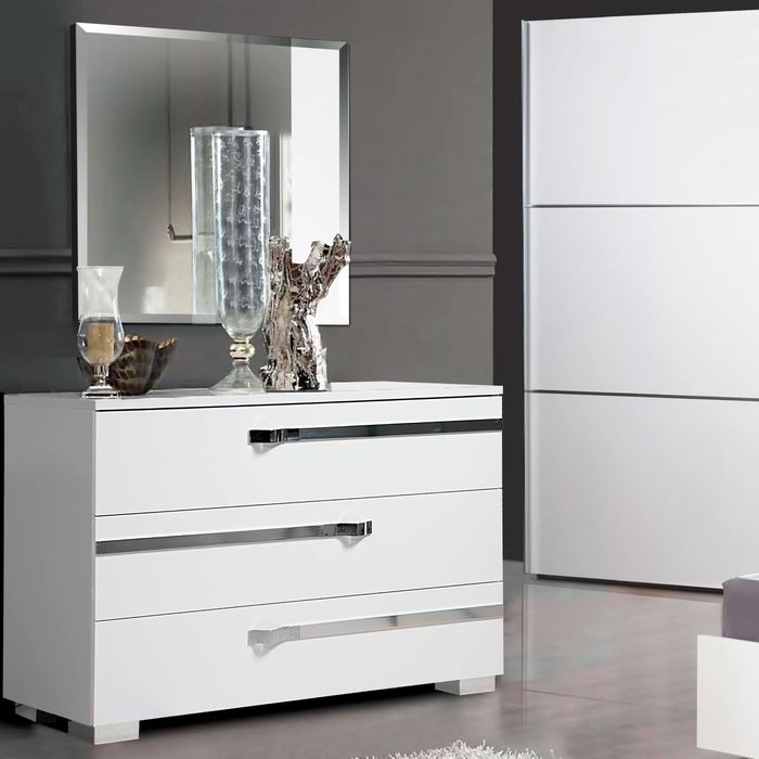 Камод с зеркалом и 2 прикроватные тумбы