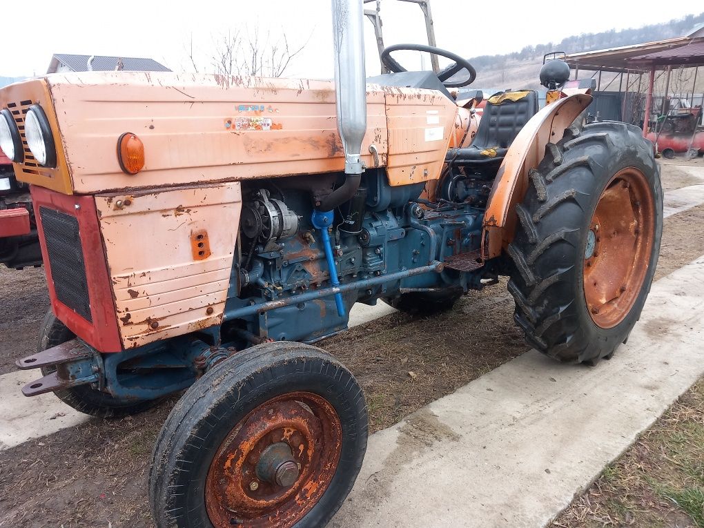 Tractor Universal U445VR