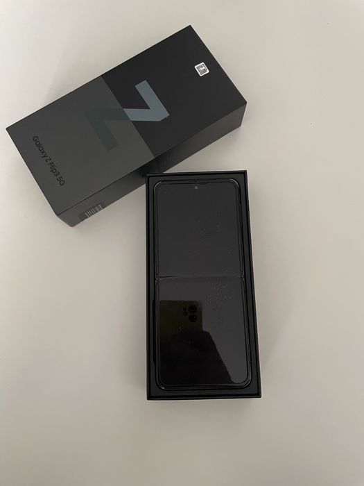 Samsung Z Flip 3 - cutie - incarcator - huse
