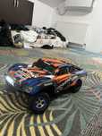 Vand masinuta traxxas slash 2wd RTR modificat