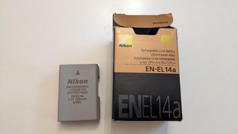 DSLR Nikon D5200  și Lentilă Nikkor