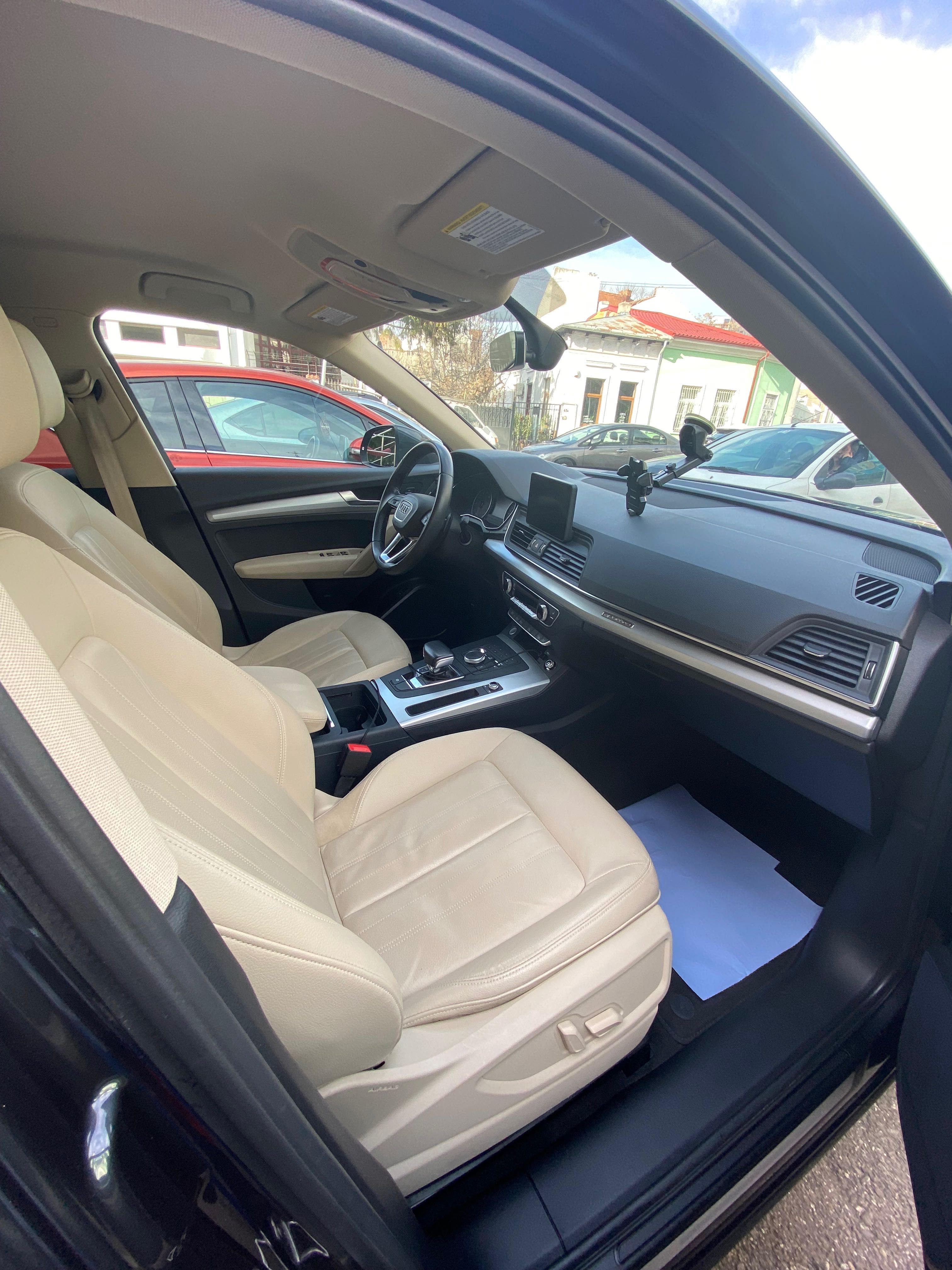 Vând Audi q5 2019