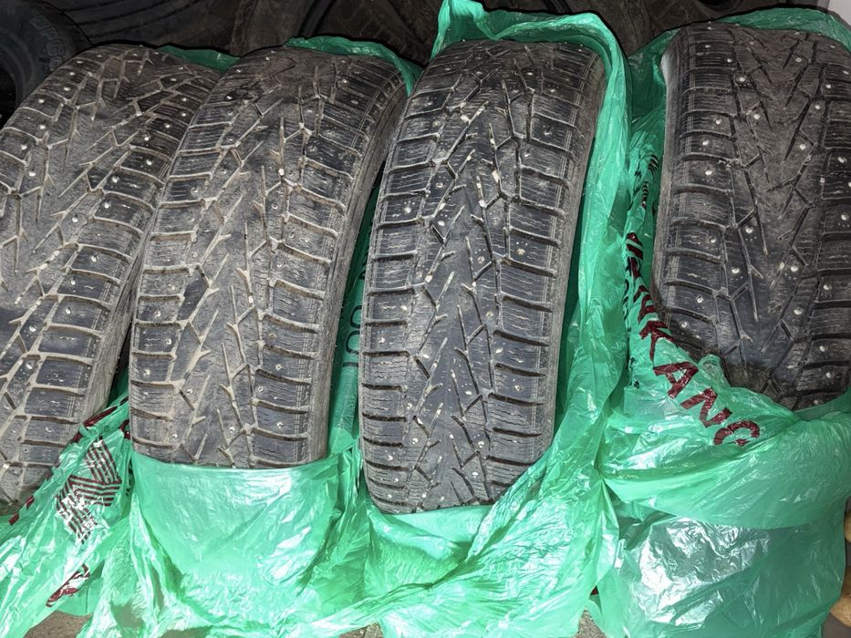 Продам шипованную резину 205/60 R16