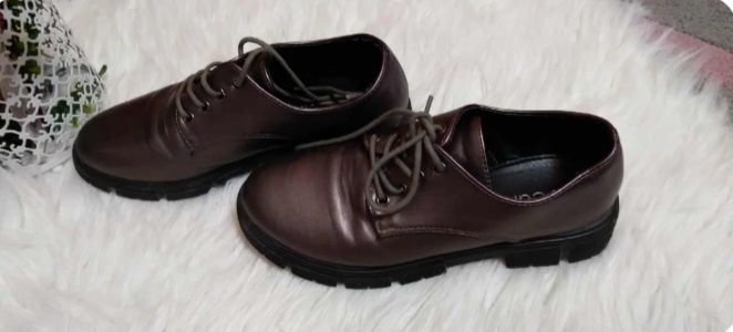 Pantofi fete măr 35,20 lei,purtați o dată