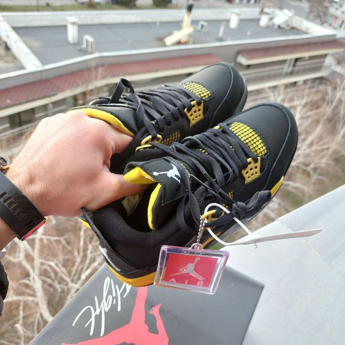 Nike Air Jordan 4 Retro “Yellow Thunder”