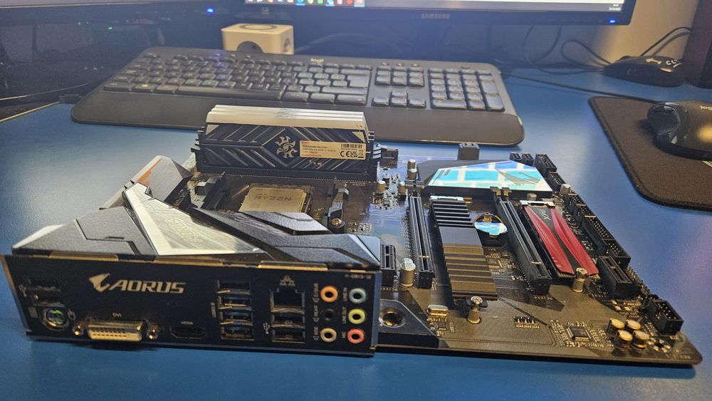 Kit Gigabyte Aorus B450 Elite + Ryzen 5800x + Ram DDR4 24GB + M2