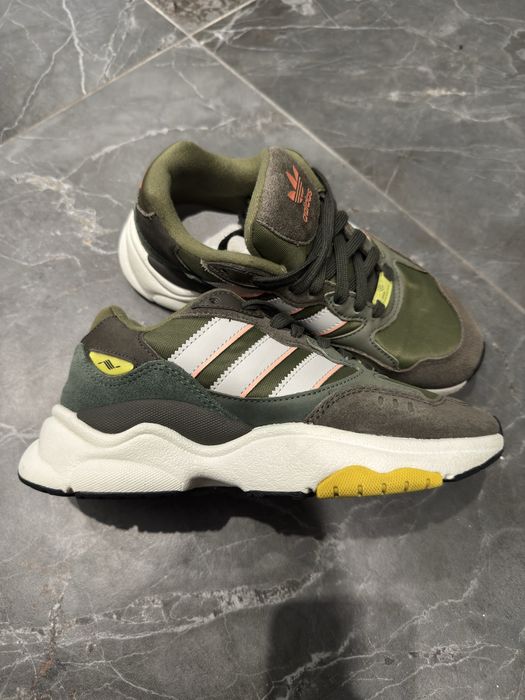 Маратонки , обувки