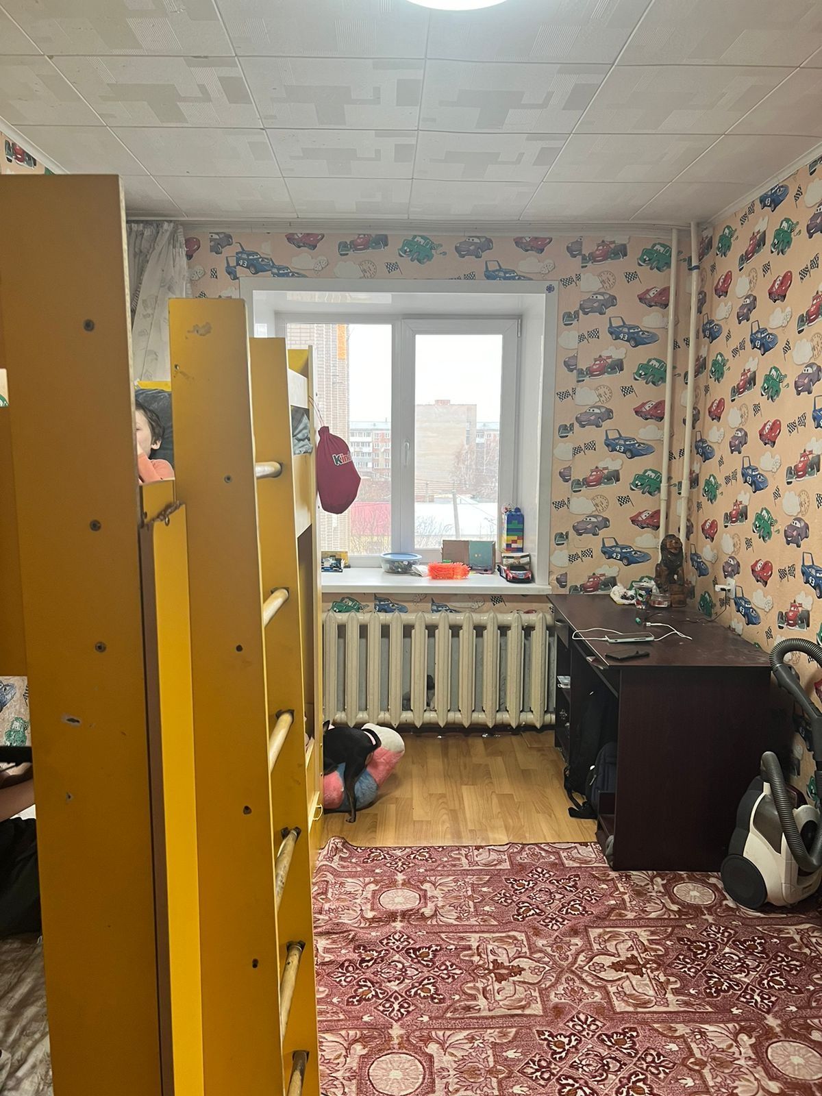 Продам  3 комнатную квартиру,  Валиханова 36