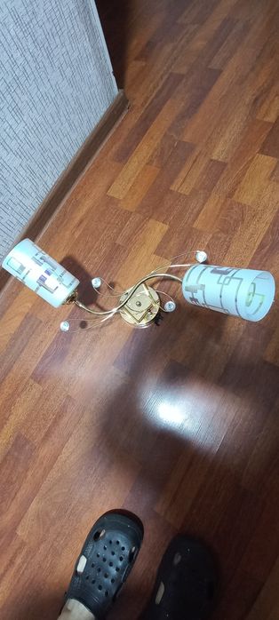 Продам люстра почти новая
