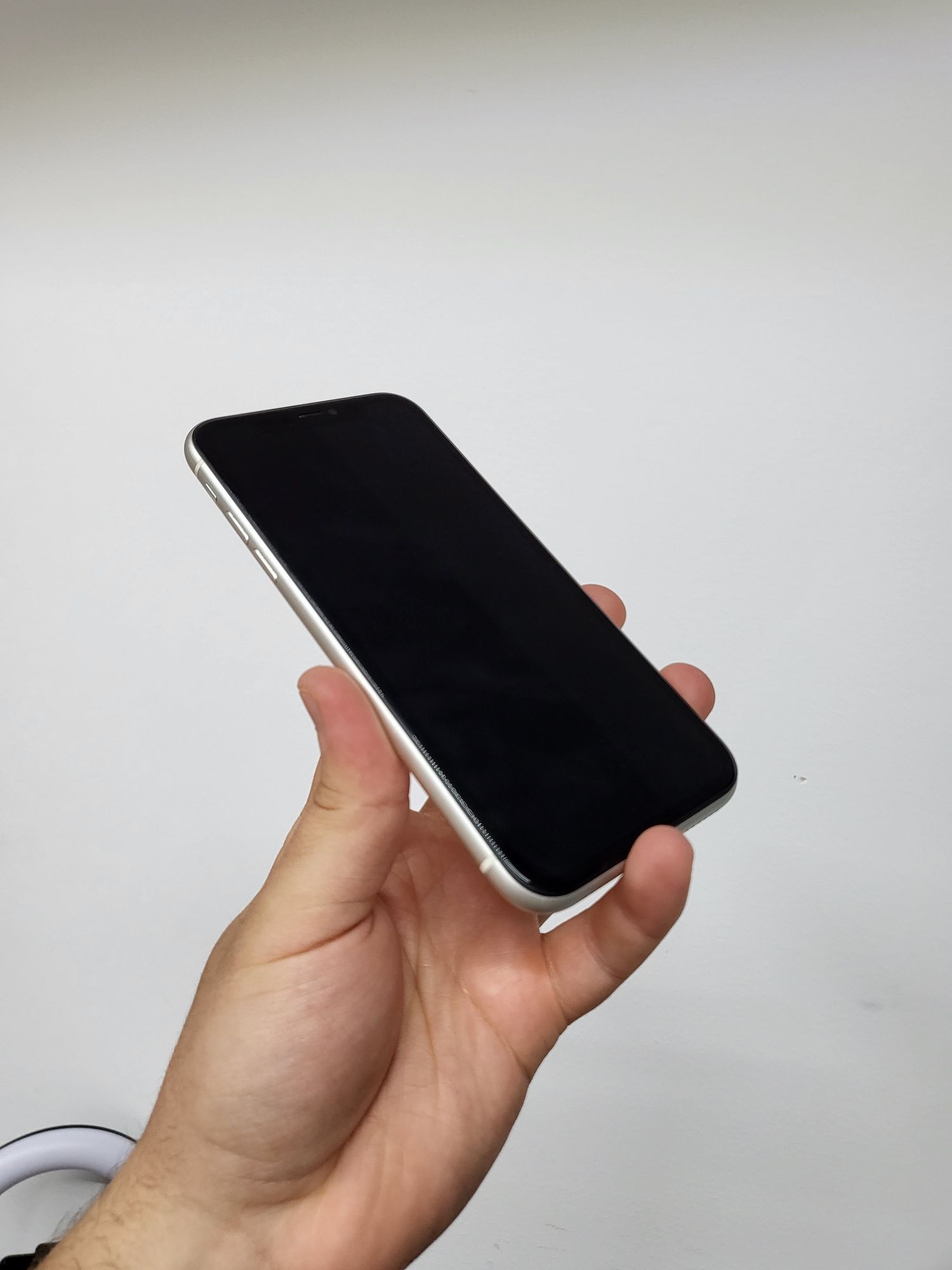 iPhone 11 - 64gb memorie, 100% baterie, 1 an garanție