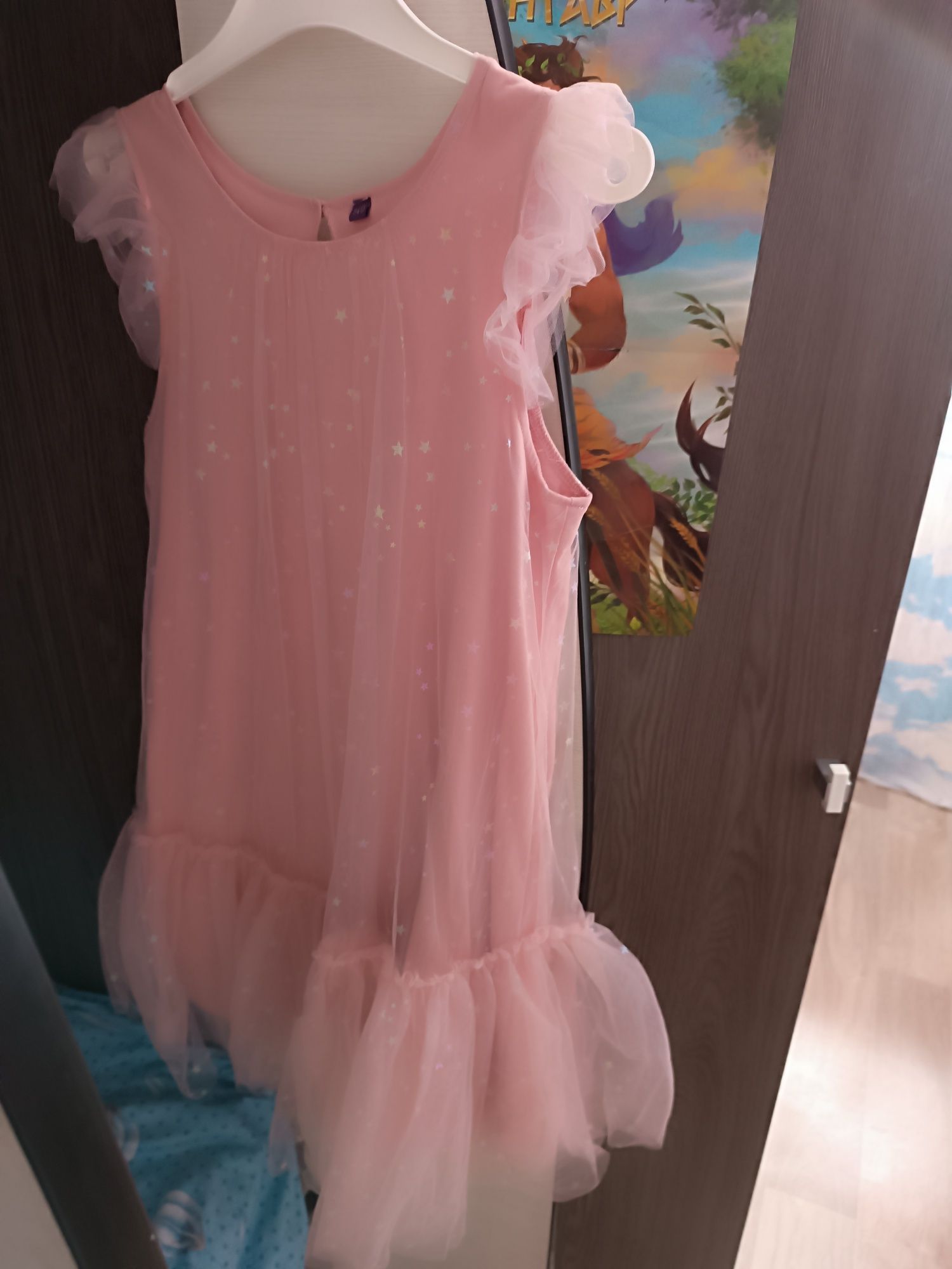 Нарядное платье на девочку 140 см