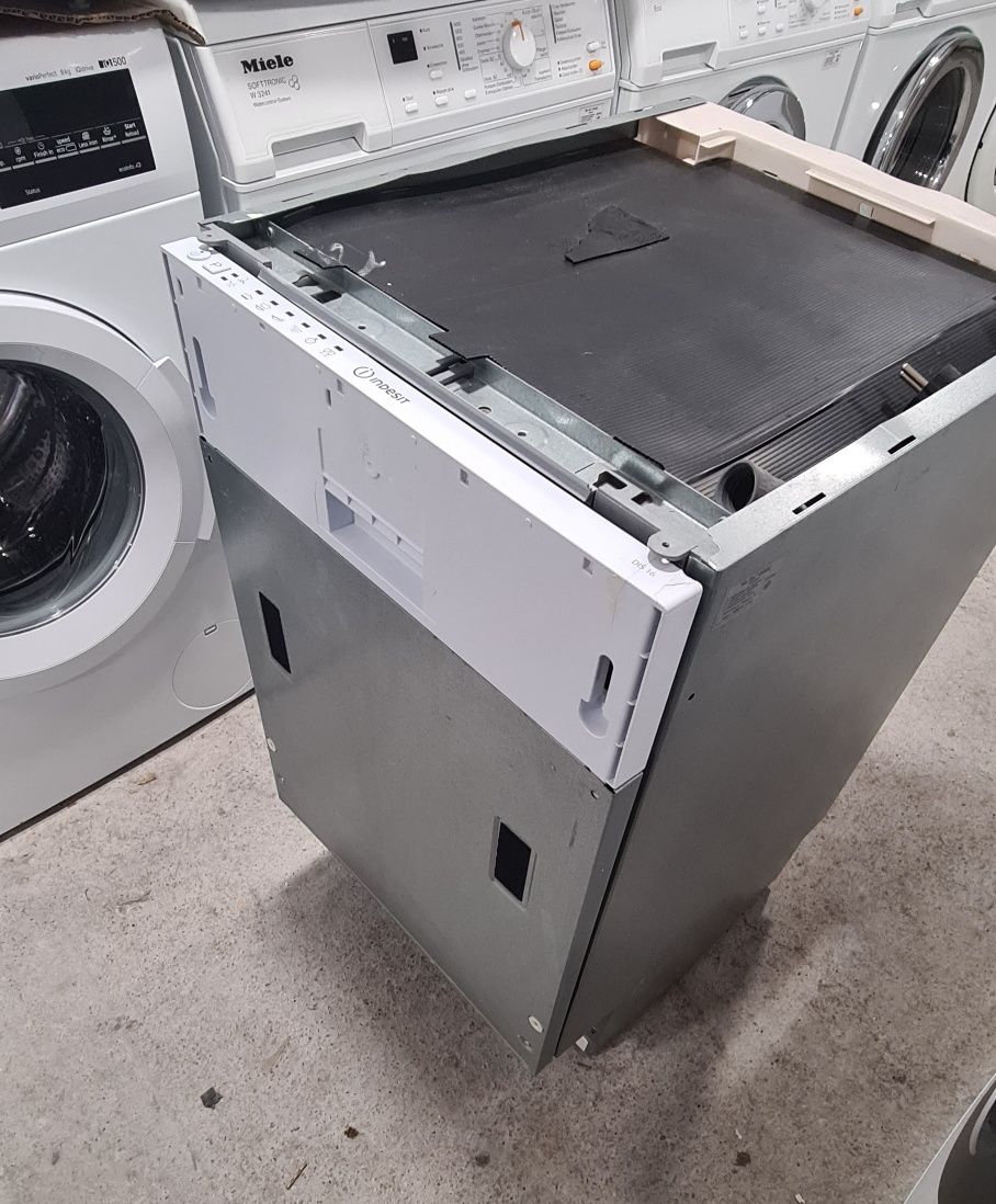 Съдомиялна машина за пълно вграждане Indesit DIS 16 A
Код:
Indesit DIS