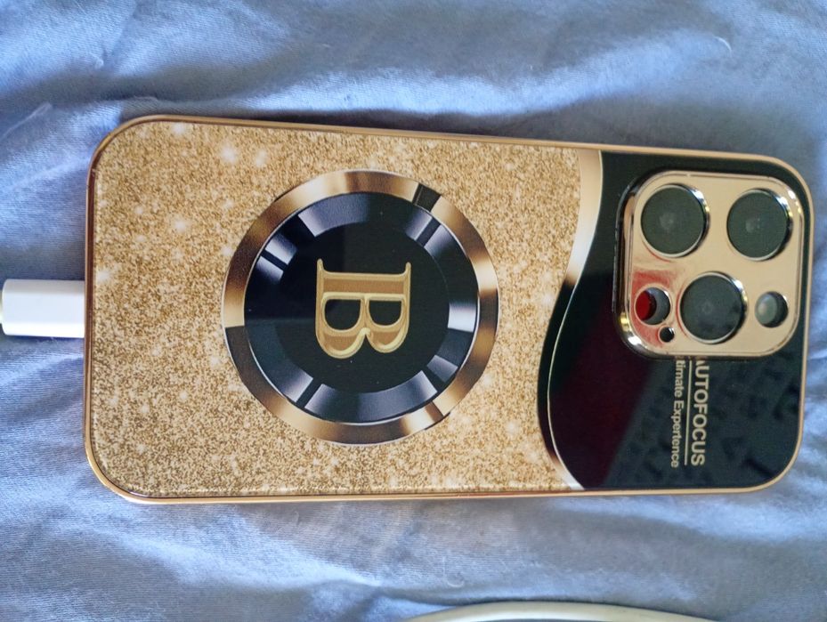 Страхотен модел Iphone 14 Pro +подарък калъф и протектор