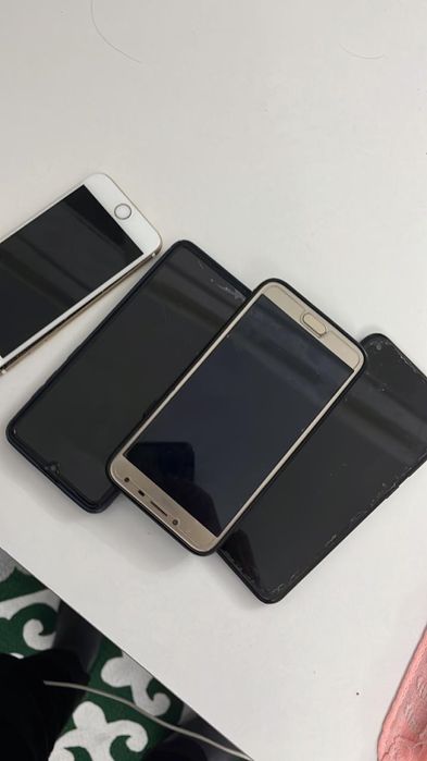 Есть 4 телефона