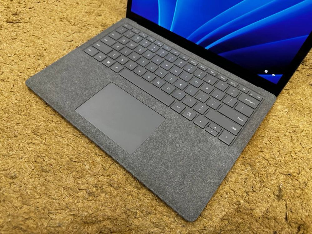 Microsoft Surface Laptop 2 / Сенсорный / Alcantara