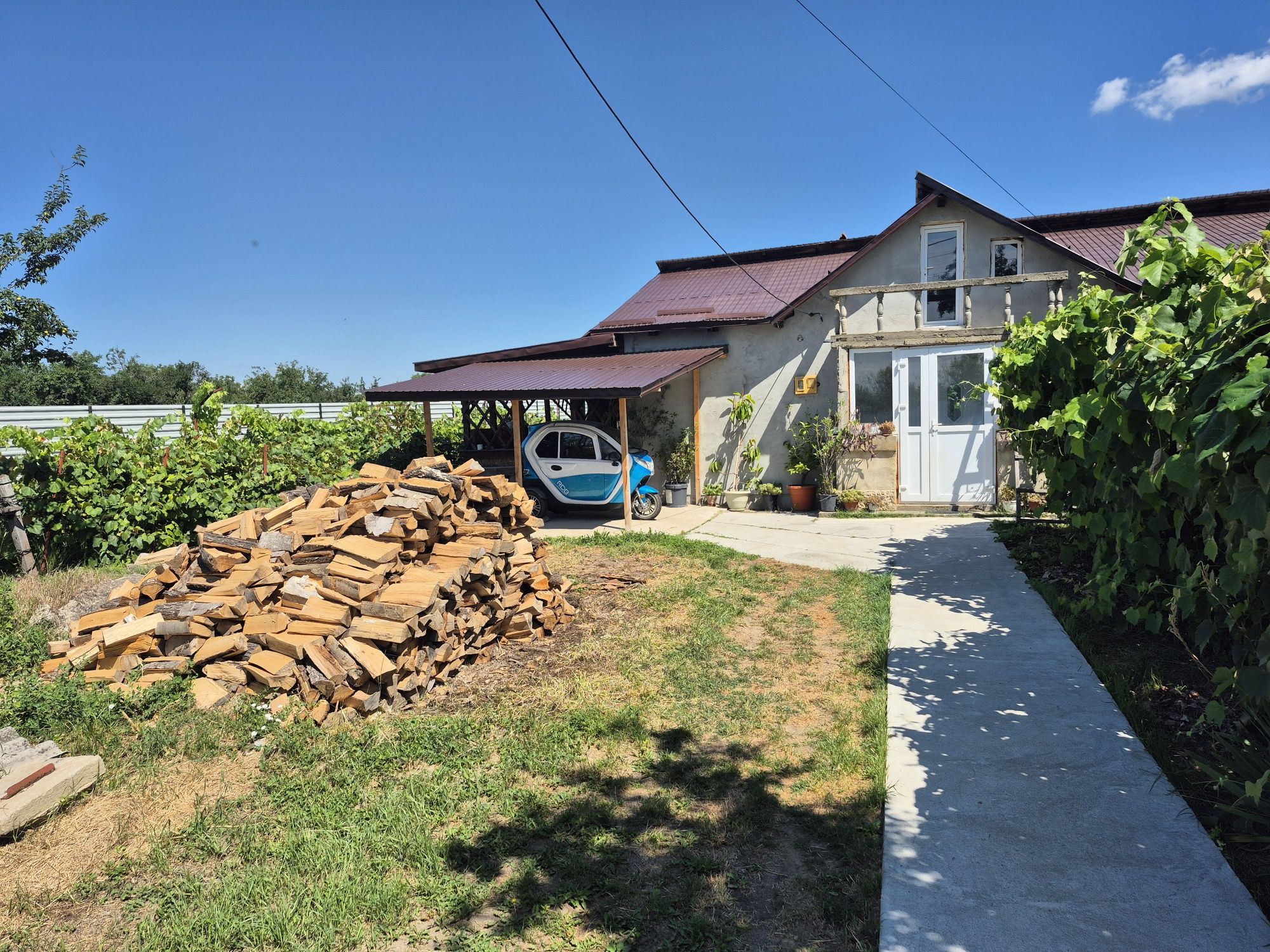 Vând casa Telești (Costesti)