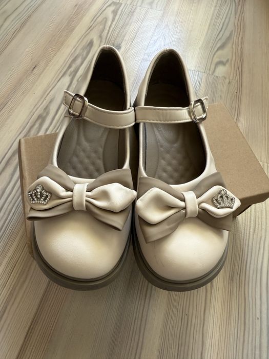 Обувки за момиченце 35