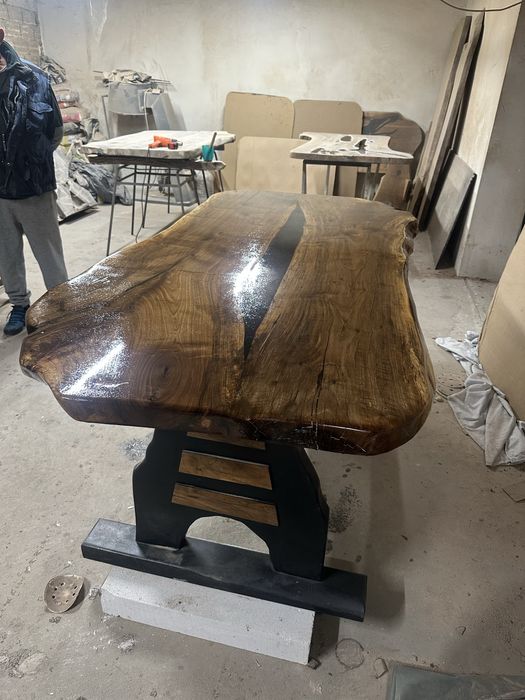 Маса , Плотове от масив Орех