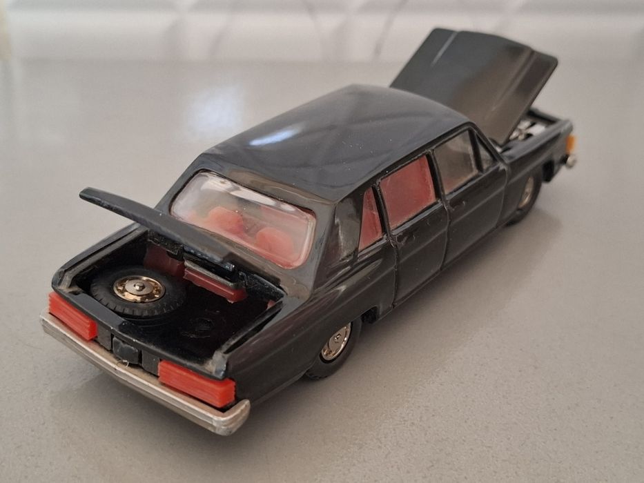 Коллекционная модель Чайка Газ 14, масштаб 1:43