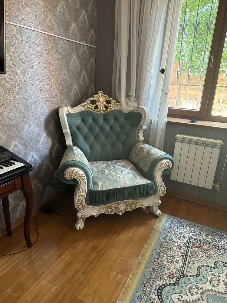 Продается современный диван