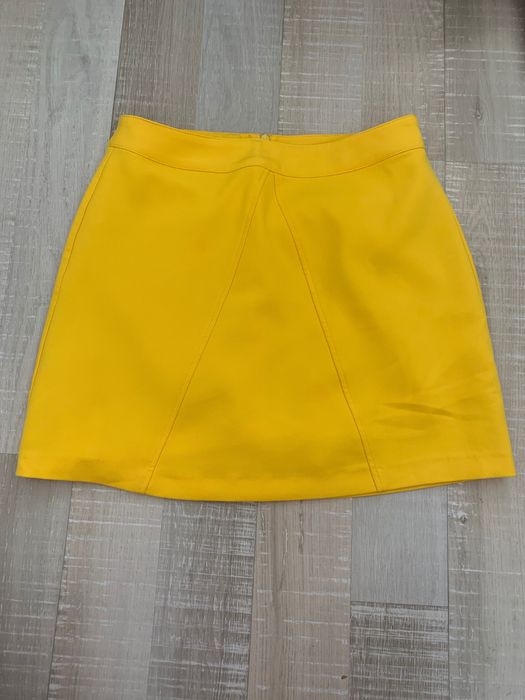Fusta stofa Stradivarius galbena, marime 38