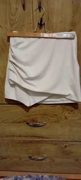 Fusta eleganta Zara