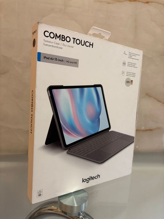 Husa cu tastatura Logitech Combo Touch pentru iPad Air 13" M2 M3